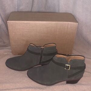 Vionic Farrah Water Repellent Leather Ankle Boots in Dark Khaki